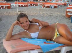 Young amateur nude girl on holiday  30/30