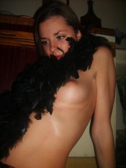 Young amateur andi and her nude pics 13/17