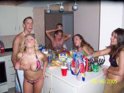Young girls at party-  drunk teenagers - amateurs pics 23(49 pics)