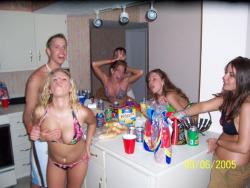 Young girls at party-  drunk teenagers - amateurs pics 23(49 pics)