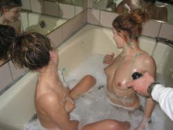 Two girls are taking a bath and shave your pussy  56/59