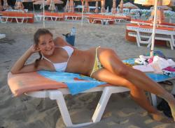 Young amateur nude girl on holiday  8/33