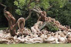 Spencer tunick : thousand of nude people in city 1/41