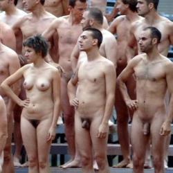 Spencer tunick : thousand of nude people in city 18/41