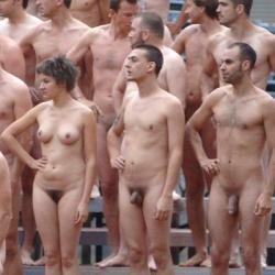 Spencer tunick : thousand of nude people in city 23/41