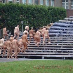 Spencer tunick : thousand of nude people in city 27/41