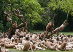 Spencer tunick : thousand of nude people in city 29/41