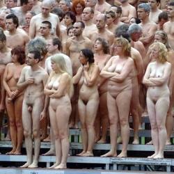 Spencer tunick : thousand of nude people in city 9/41