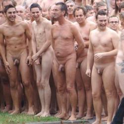 Spencer tunick : thousand of nude people in city 10/41