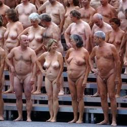 Spencer tunick : thousand of nude people in city 14/41