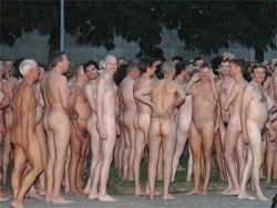 Spencer tunick : thousand of nude people in city 31/41