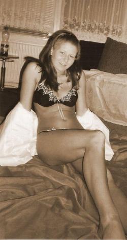 Slutty girlfriend sucks & fucks her man  15/34