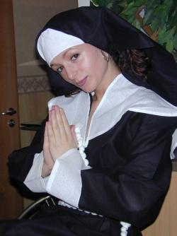 Amateur set - naked clergywoman  1/47