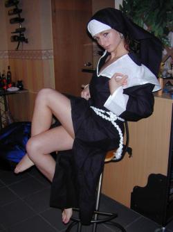 Amateur set - naked clergywoman  2/47