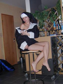 Amateur set - naked clergywoman  4/47