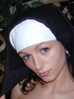 Amateur set - naked clergywoman  18/47