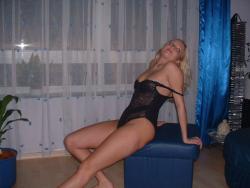 Amateur set - very nice blonde girl showing all 13/31