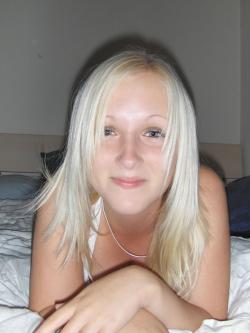 Amateur lucy - she really like showing her body 27/80