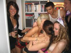 Young girls at party- drunk teenagers - amateurs pics 10 11/47