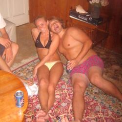 Young girls at party- drunk teenagers - amateurs pics 10 27/47