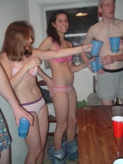 Young girls at party- drunk teenagers - amateurs pics 10 34/47