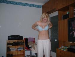 Blond amateur girl naked at home 25/30