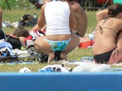 Voyeur teens at beach (bikini and topless pics) 6/34