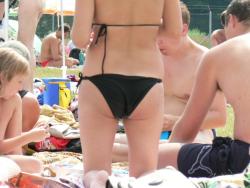 Voyeur teens at beach (bikini and topless pics) 9/34