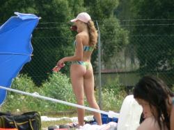 Voyeur teens at beach (bikini and topless pics) 29/34