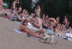 Voyeur at nudistbeach / fkk  43/96