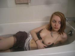 Girlfriend in bathroom 3/40