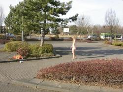 Public nude 16/50