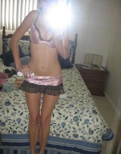 Blond amateur girl and her holiday selfpics  12/18
