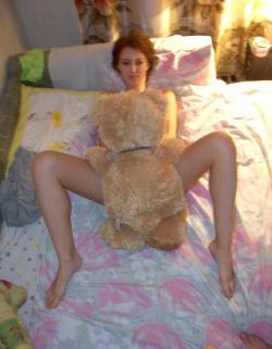 Young girls loves furry teddy bear and others 21/24