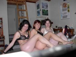 3 college  girls posing  19/22
