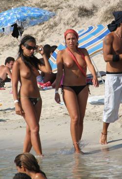 Amateur candid beach voyeur 2  28/39