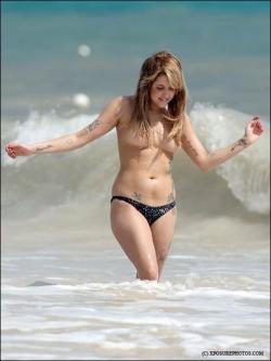 Celeb - peaches geldof topless on beach  6/21