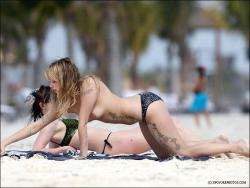 Celeb - peaches geldof topless on beach  15/21