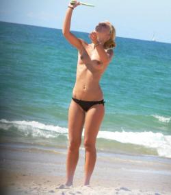 Cute teens on nudist beach set -young teen gir 22/25