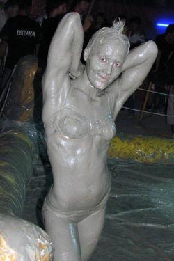 Mudwrestling girls 4/39