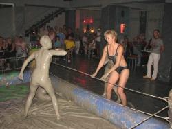 Mudwrestling girls 30/39