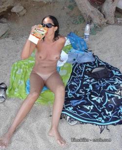 Amateurs nudist girls on the beach no.05  13/50
