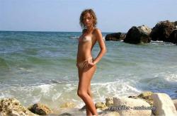 Amateurs nudist girls on the beach no.05  20/50