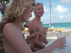 Amateur topless girls on the beach no.10  17/50