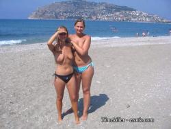 Amateur topless girls on the beach no.10  18/50