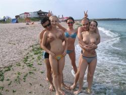 Naked girls on the beach dziewczyny nago na plazy 3/25