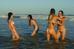 Naked girls on the beach dziewczyny nago na plazy 17/25
