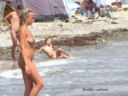 Young nudist - amateur spy photos no.04  4/49