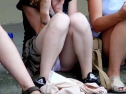 Voyeur upskirt in florence-mother and daughter  3/25
