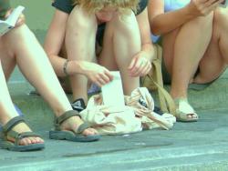 Voyeur upskirt in florence-mother and daughter  14/25